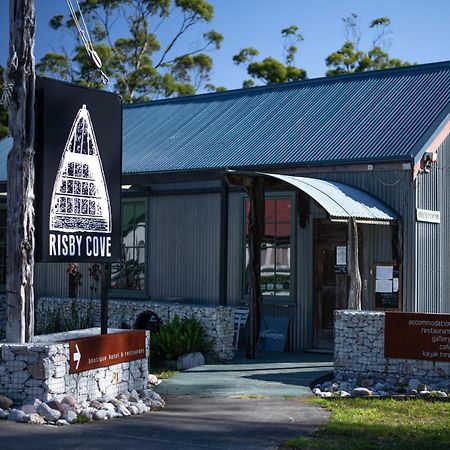 Risby Cove Boutique Hotel Strahan Exteriör bild
