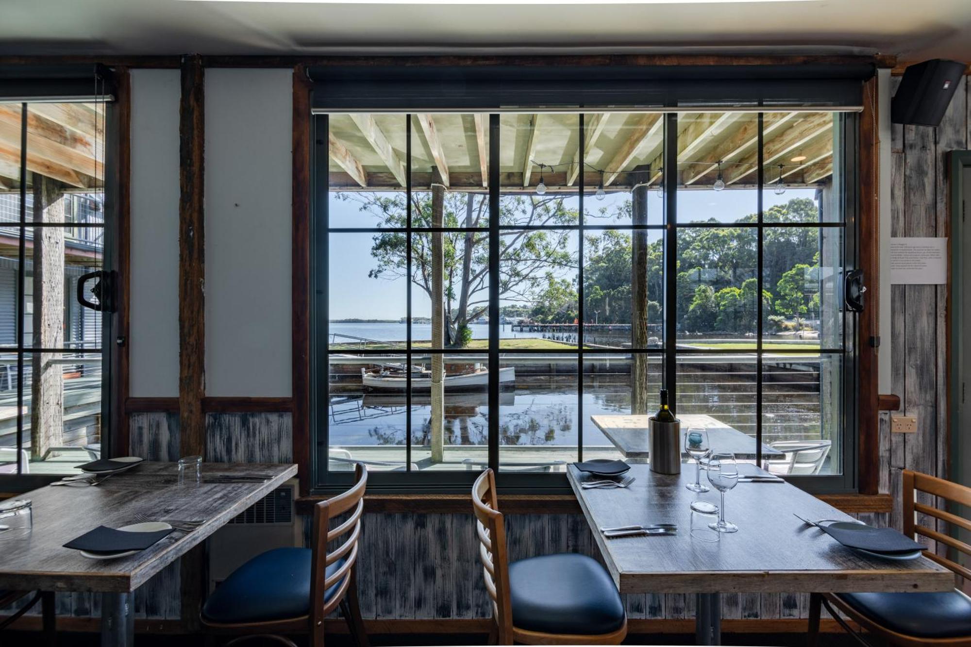 Risby Cove Boutique Hotel Strahan Exteriör bild