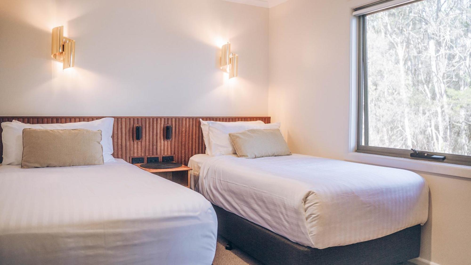 Risby Cove Boutique Hotel Strahan Exteriör bild