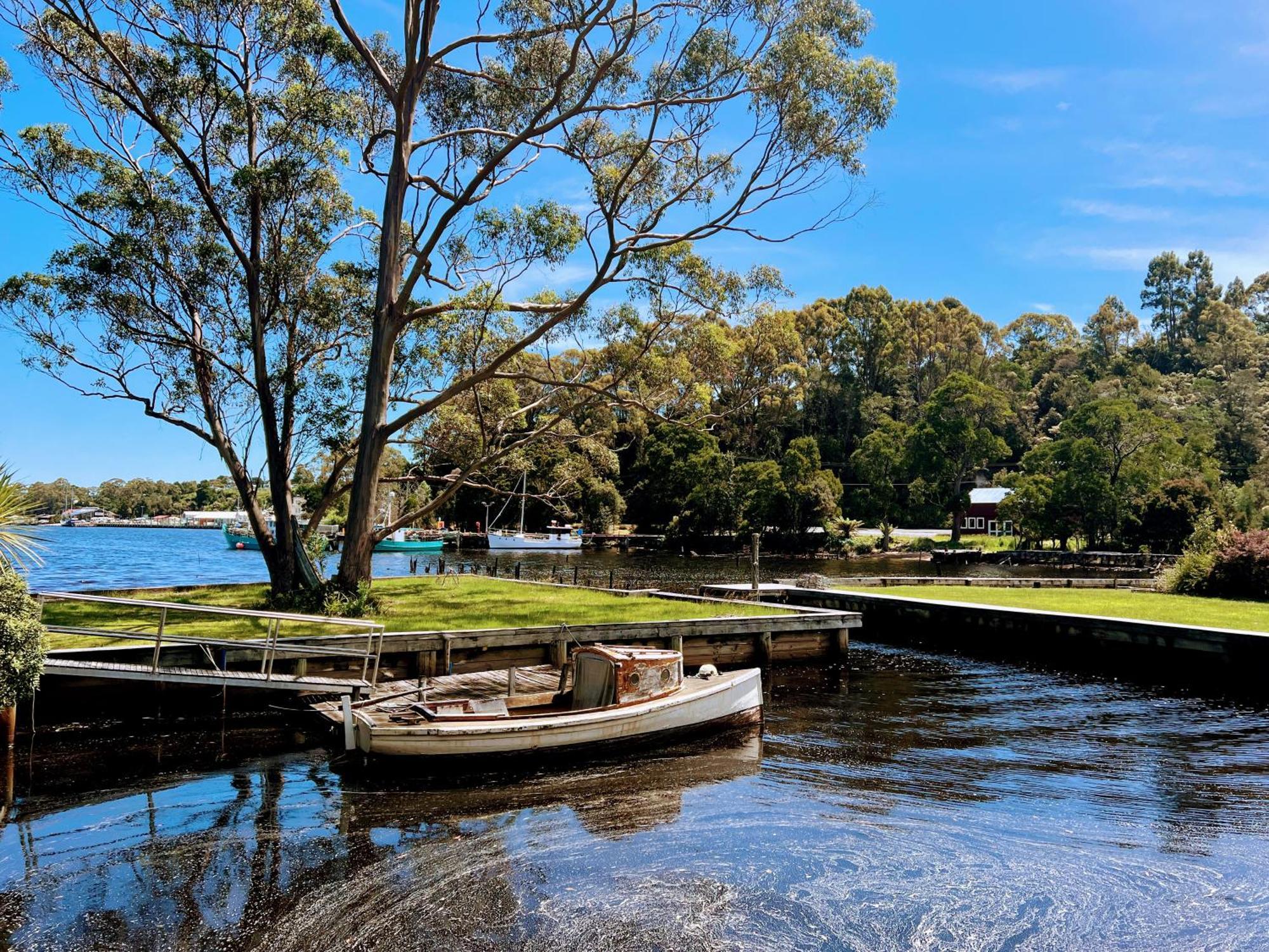 Risby Cove Boutique Hotel Strahan Exteriör bild