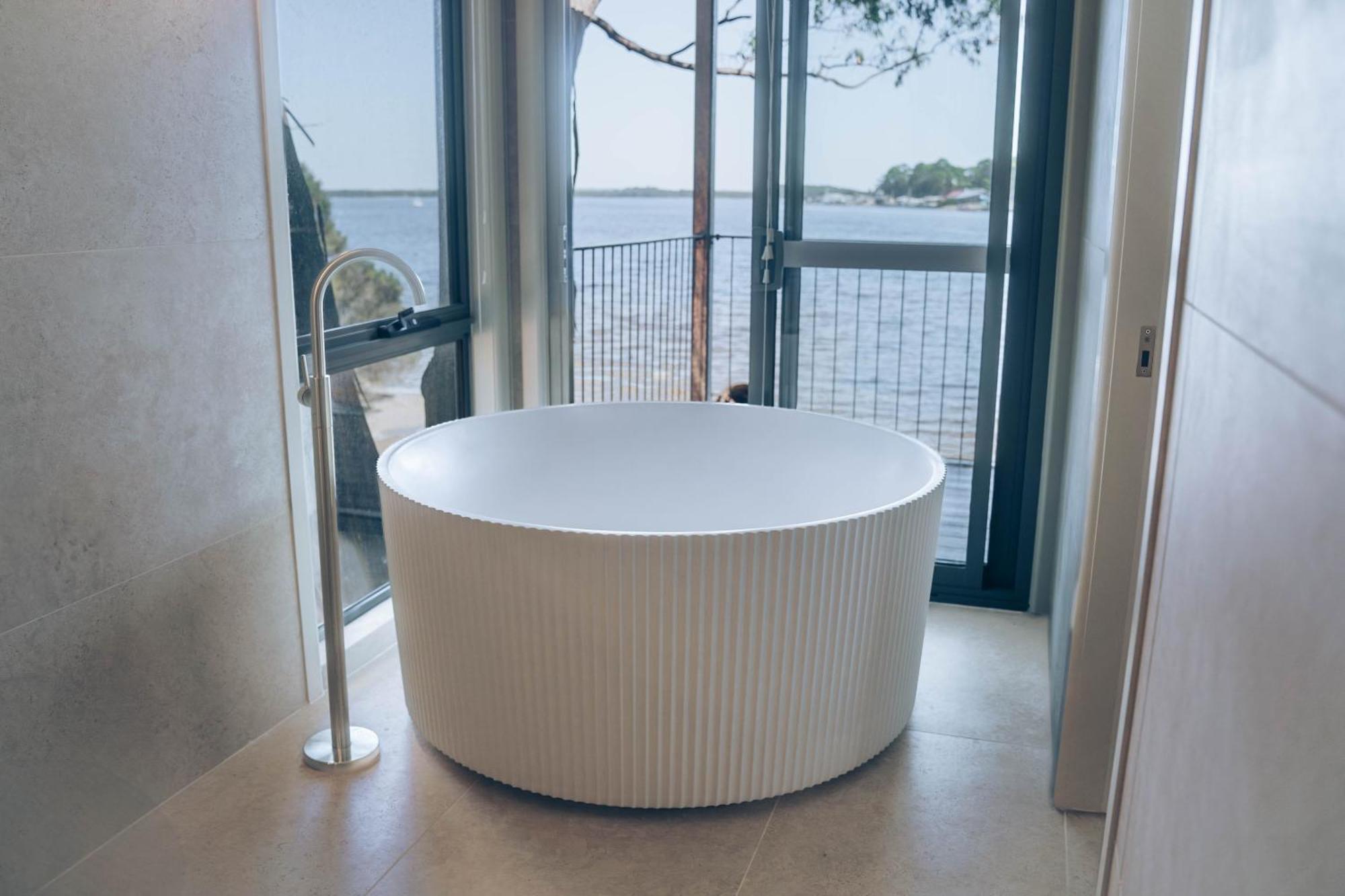 Risby Cove Boutique Hotel Strahan Exteriör bild