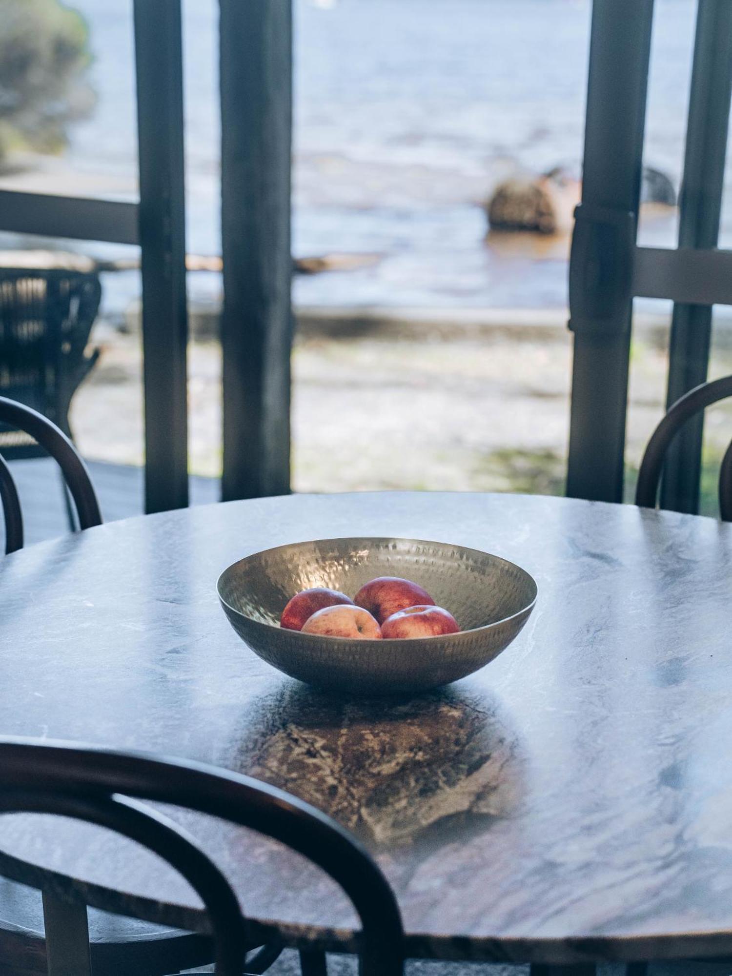 Risby Cove Boutique Hotel Strahan Exteriör bild