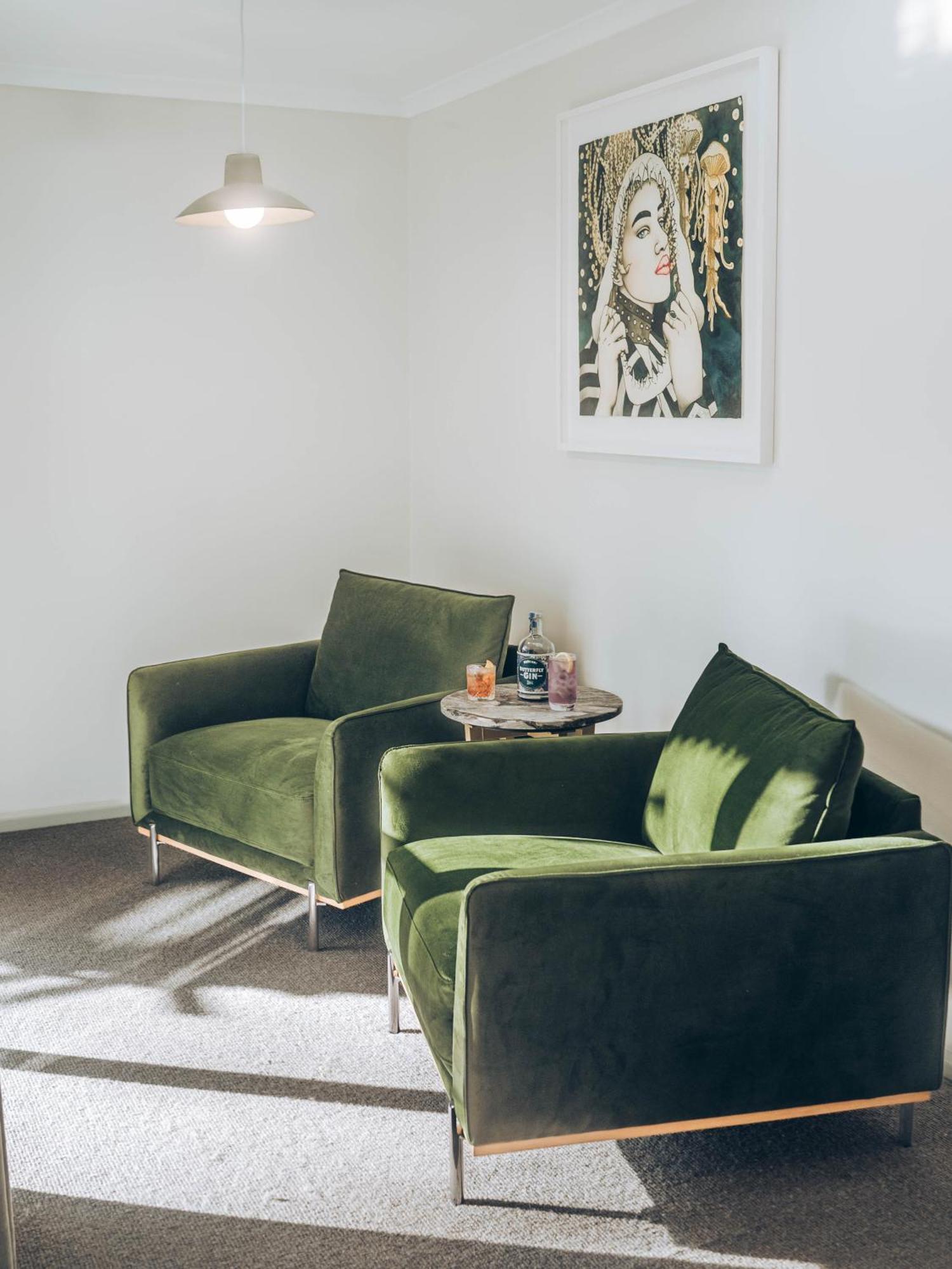 Risby Cove Boutique Hotel Strahan Exteriör bild
