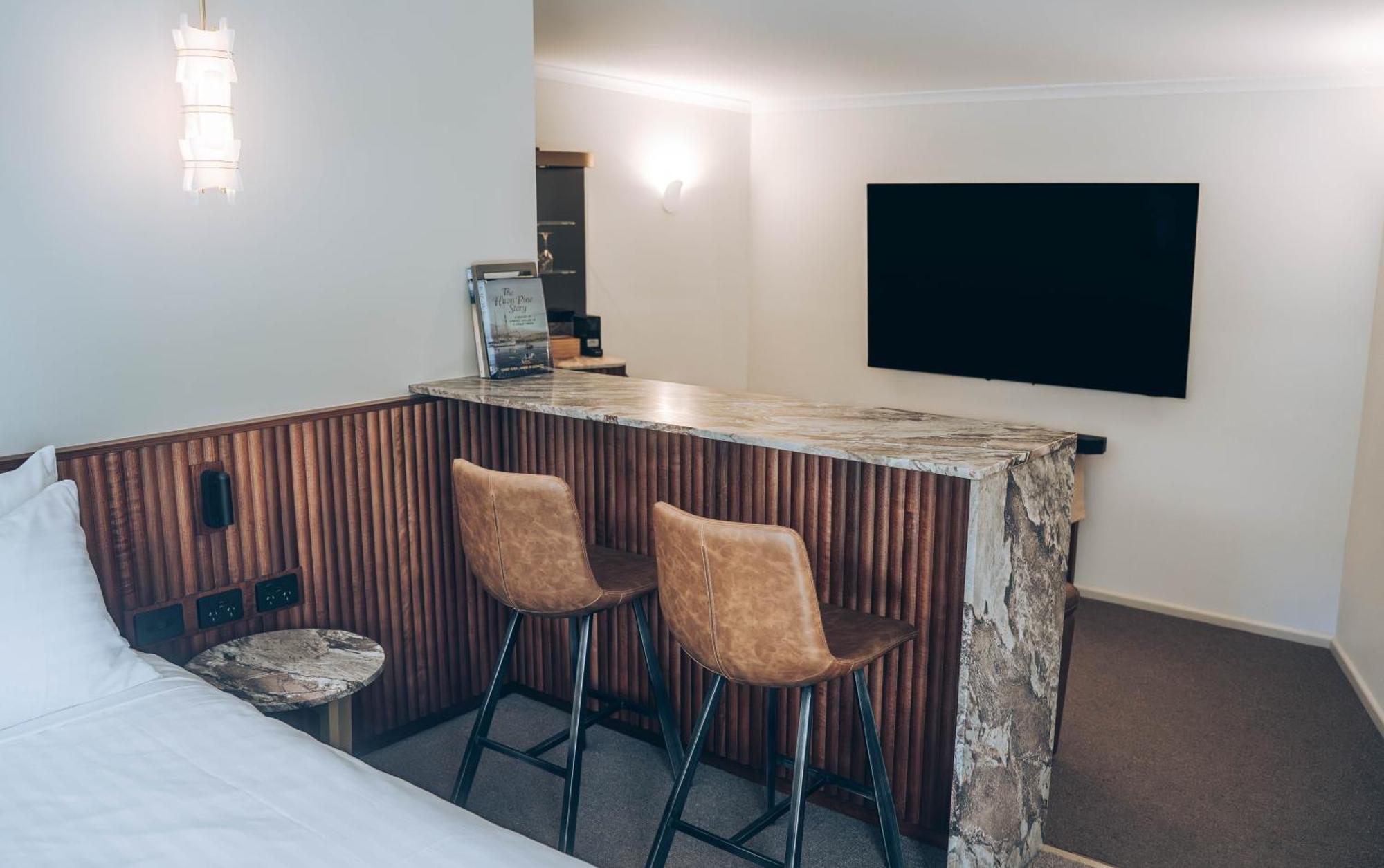 Risby Cove Boutique Hotel Strahan Exteriör bild