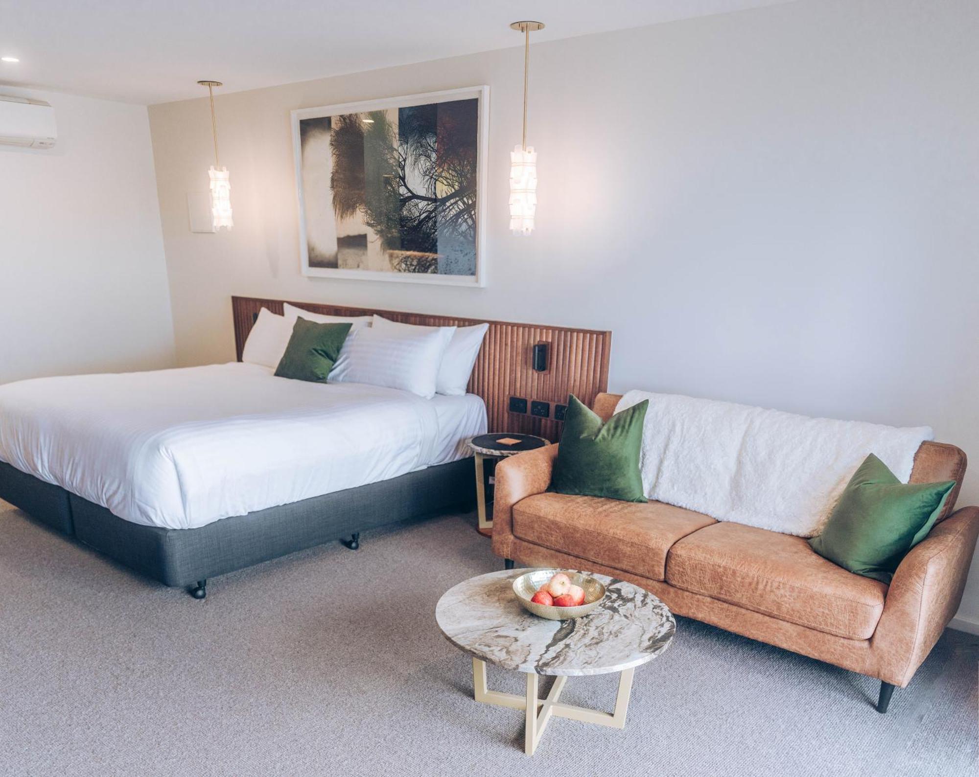Risby Cove Boutique Hotel Strahan Exteriör bild