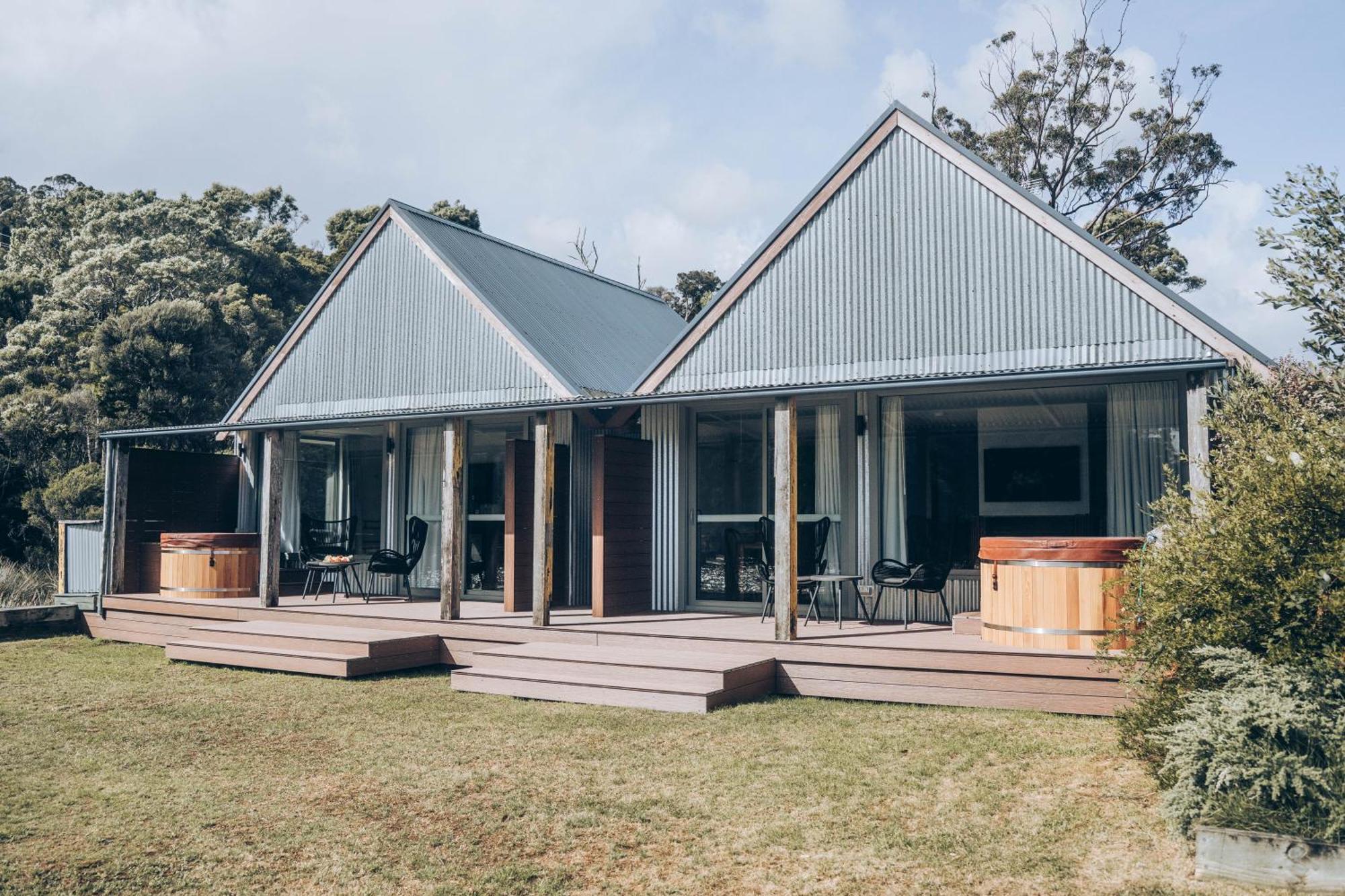 Risby Cove Boutique Hotel Strahan Exteriör bild