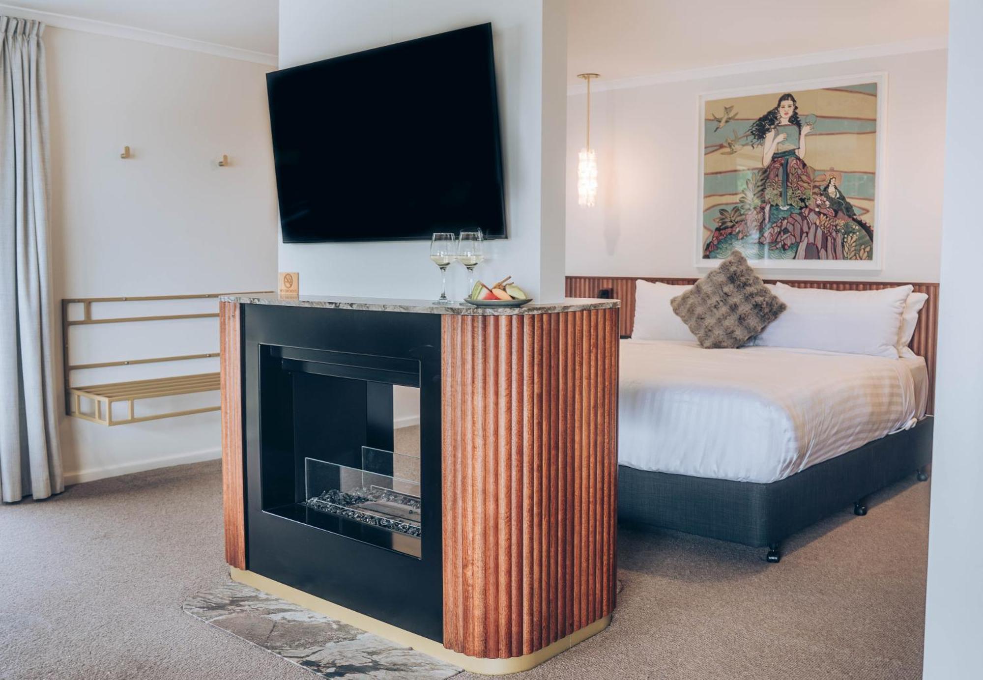 Risby Cove Boutique Hotel Strahan Exteriör bild