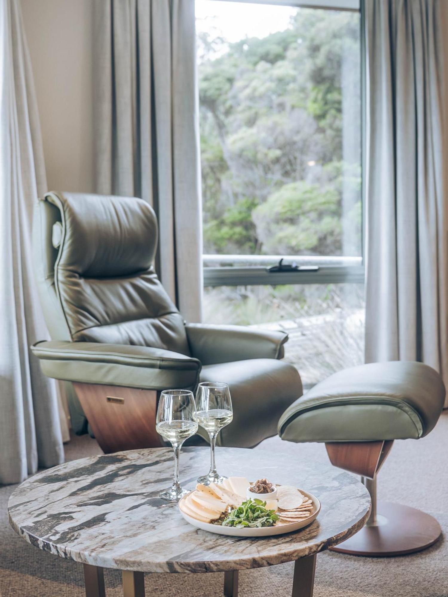 Risby Cove Boutique Hotel Strahan Exteriör bild