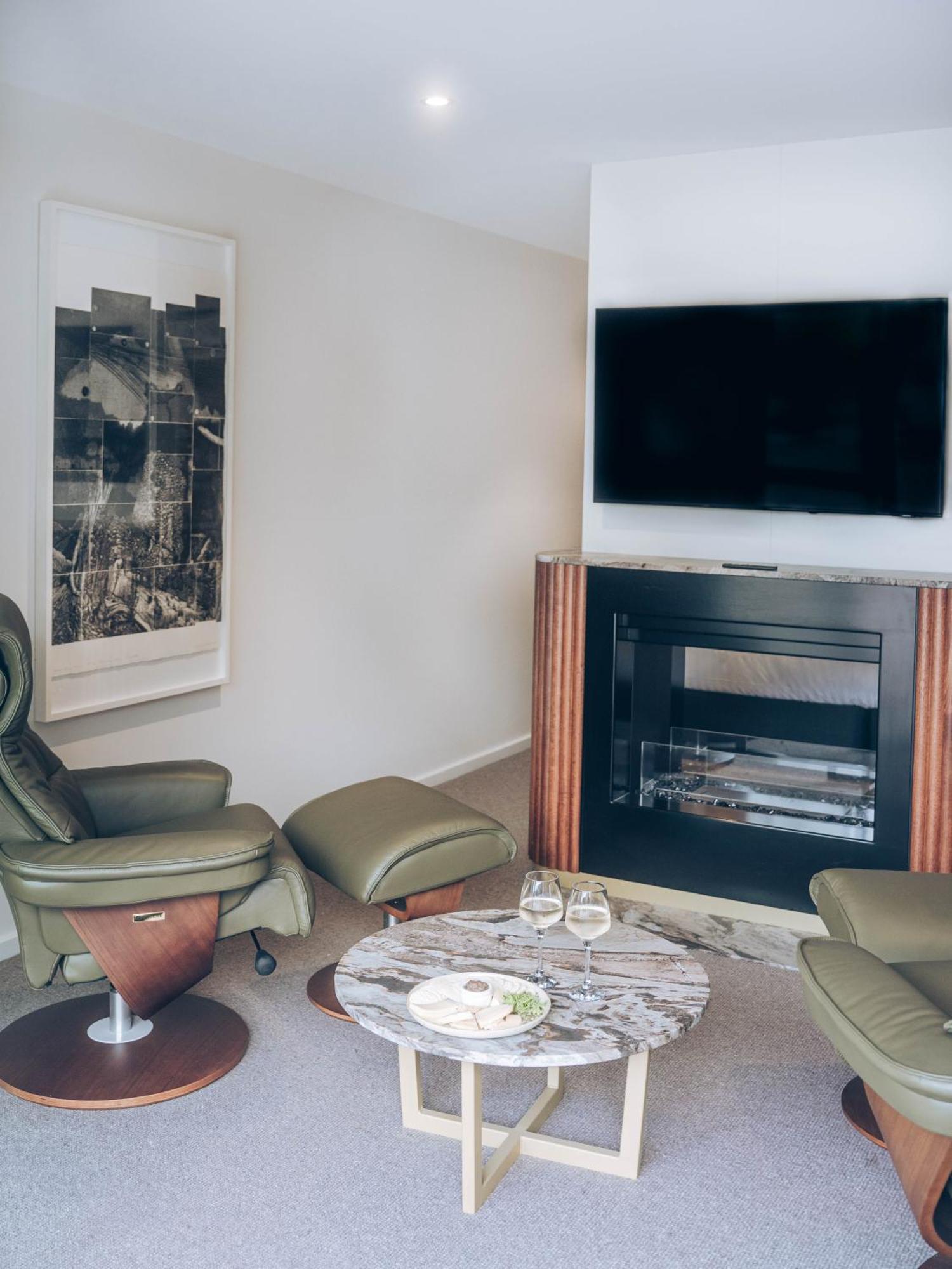 Risby Cove Boutique Hotel Strahan Exteriör bild