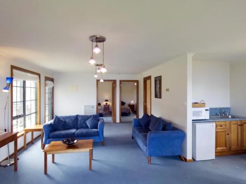 Risby Cove Boutique Hotel Strahan Exteriör bild